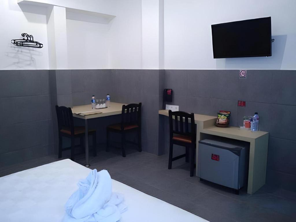 Mira Hotel Banjarmasin  Extérieur photo