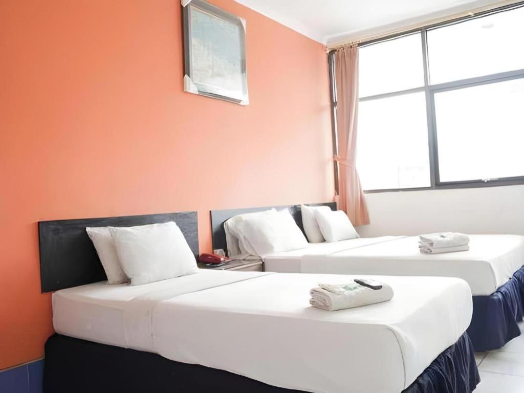 Mira Hotel Banjarmasin  Extérieur photo