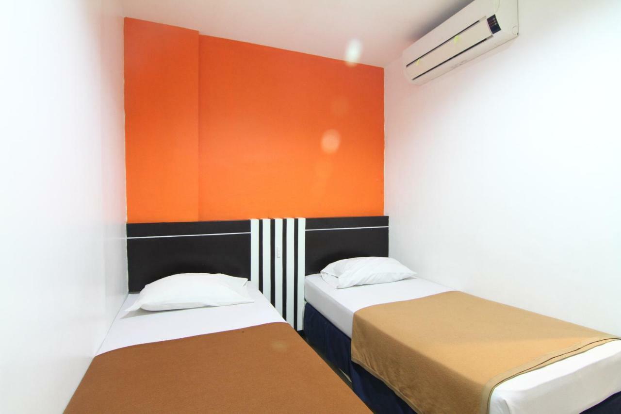 Mira Hotel Banjarmasin  Extérieur photo