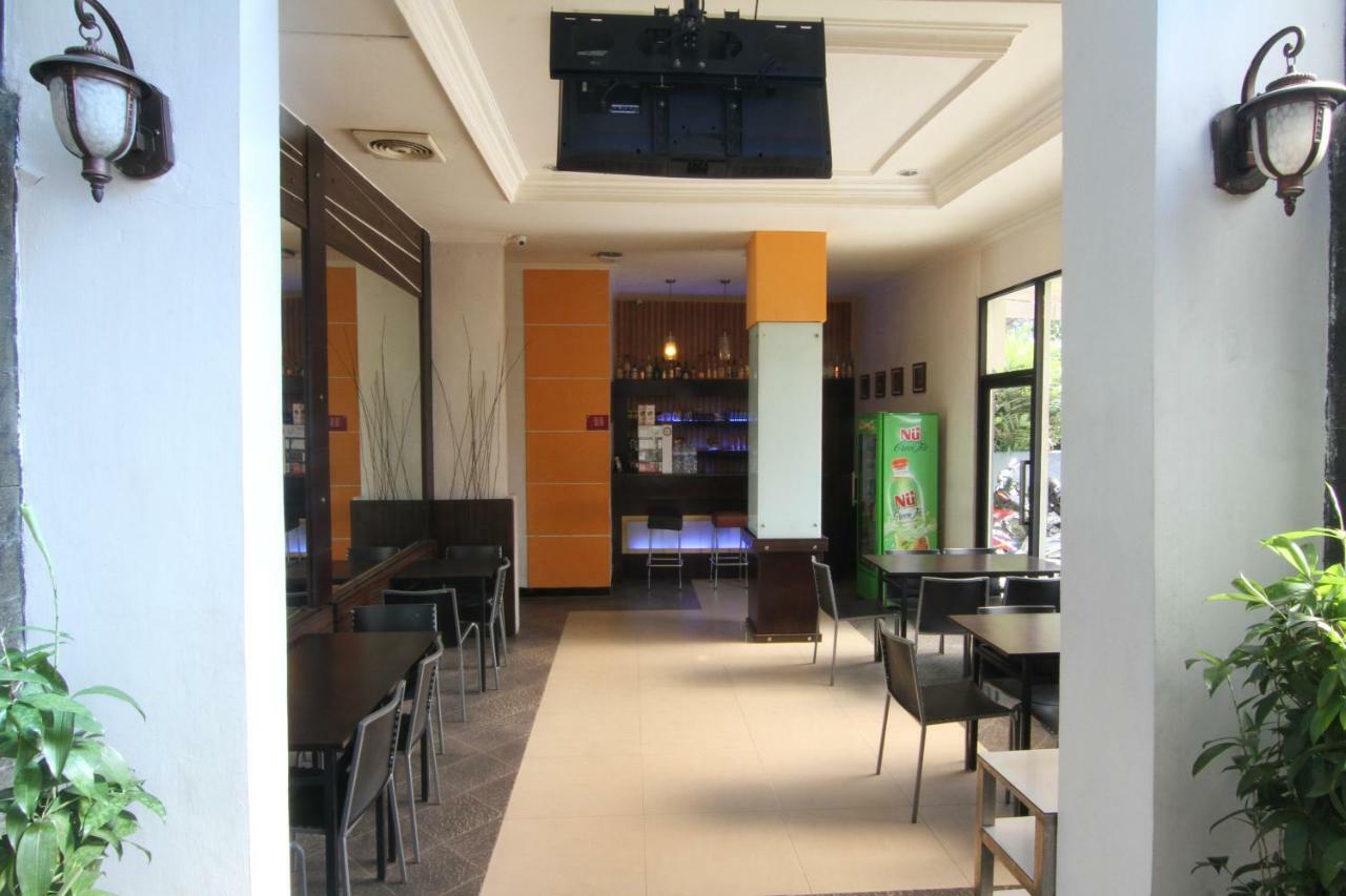 Mira Hotel Banjarmasin  Extérieur photo